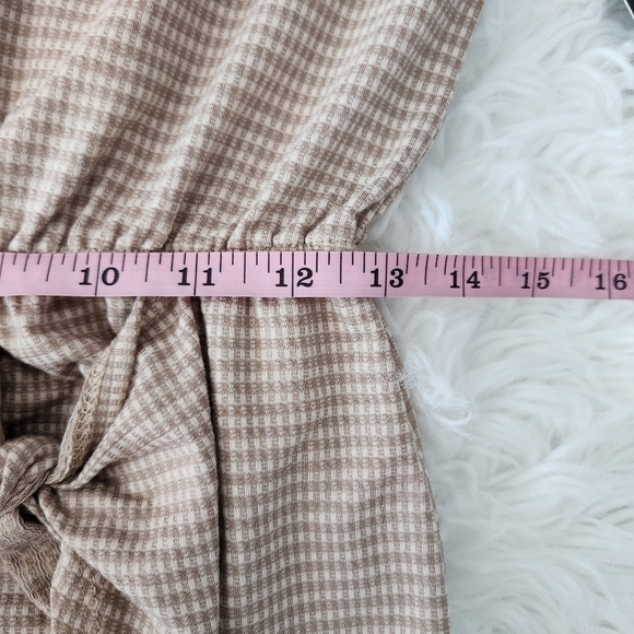 GILLI Taupe Short Sleeve Dress. Size small. New. - Picture 5 of 9